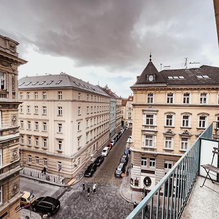 Turnkey I Vintage Terrace Apartment Prag Eksteriør billede