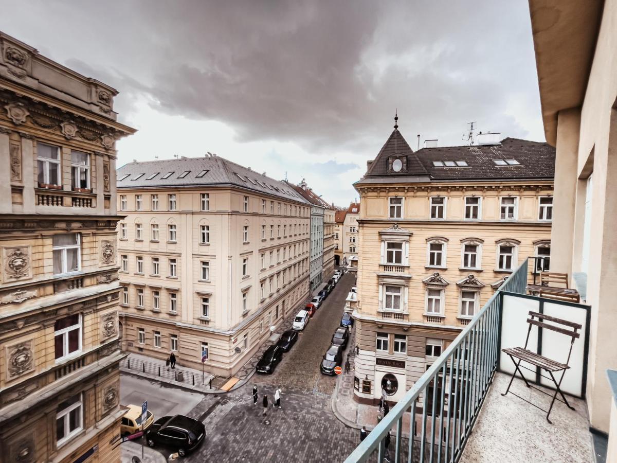 Turnkey I Vintage Terrace Apartment Prag Eksteriør billede