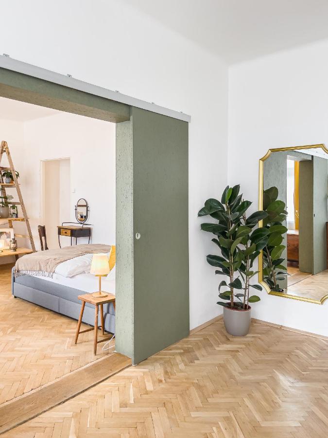 Turnkey I Vintage Terrace Apartment Prag Eksteriør billede